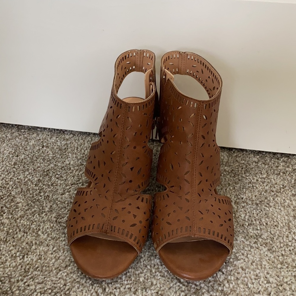 Spring Heels - Picture 3 of 3